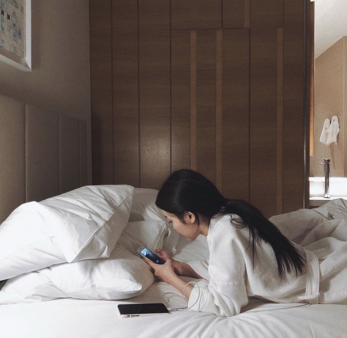 Khoảng 30 phút trước khi đi ngủ, bạn dễ tiêu tiền nhất: 3 việc nhiều người vẫn làm mỗi tối- Ảnh 2.