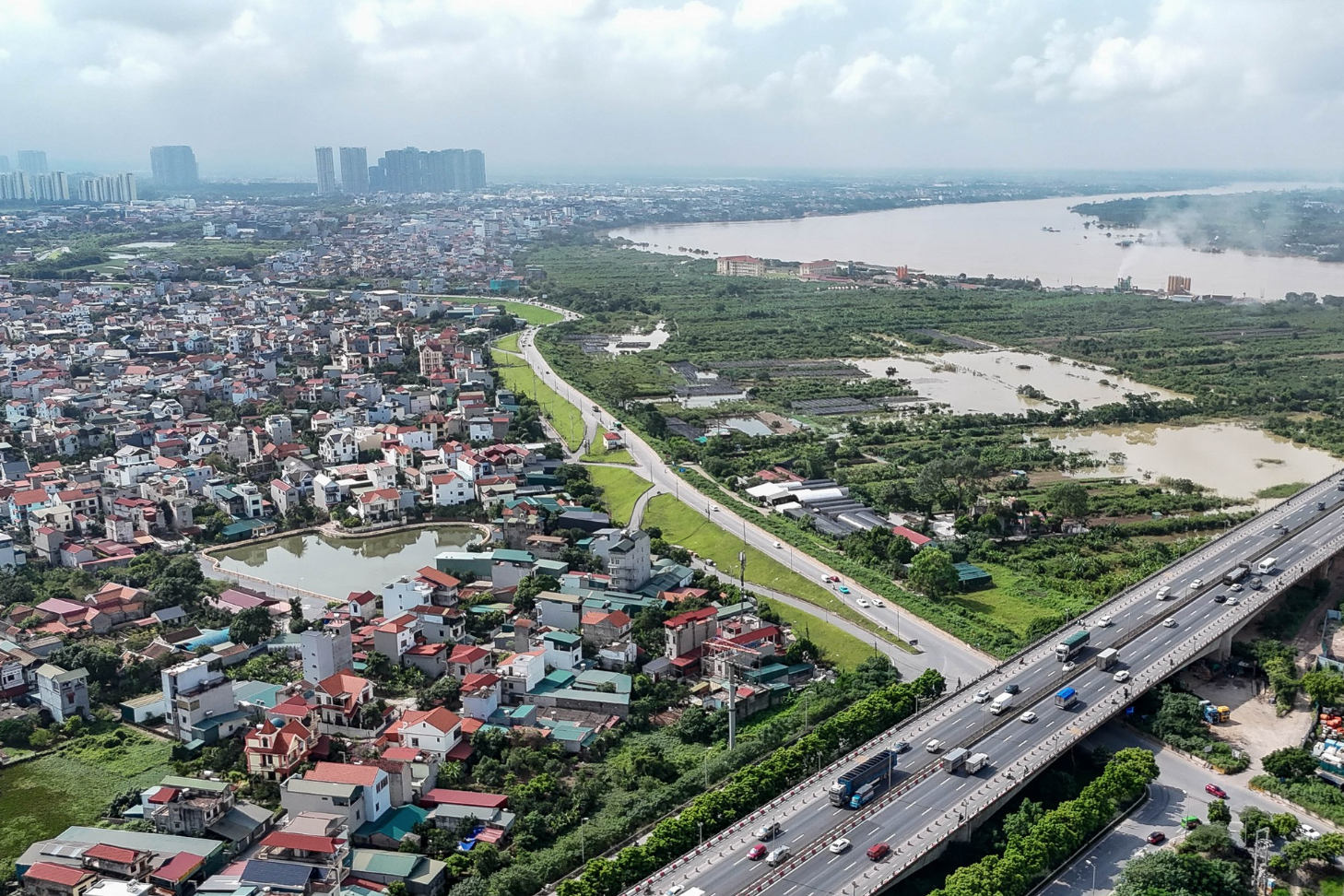 Hà Nội sẽ dừng cấp phép xây dựng tại 30 xã, phường trong 2 'siêu dự án' - Ảnh 1.