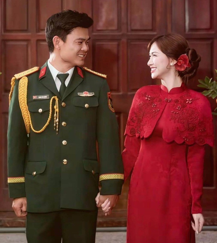 4 năm yêu kín tiếng của Hòa Minzy và bạn trai quân nhân - 1