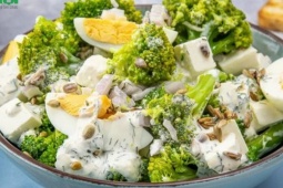 Chuyên gia dinh dưỡng tiết lộ: Loại rau giúp phòng ngừa ung thư nhưng phần bổ dưỡng nhất lại hay bị bỏ đi