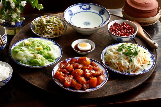 4 thứ nước hay bị đổ bỏ giúp món ăn ngon hơn 1 Nước luộc rau bắp cải dùng làm canh. Ảnh: Bùi Thủy