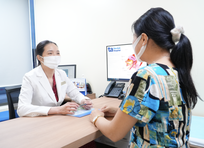 Bác sĩ Liên khám và tư vấn cho người bệnh. Ảnh minh họa: Bệnh viện Đa khoa Tâm Anh