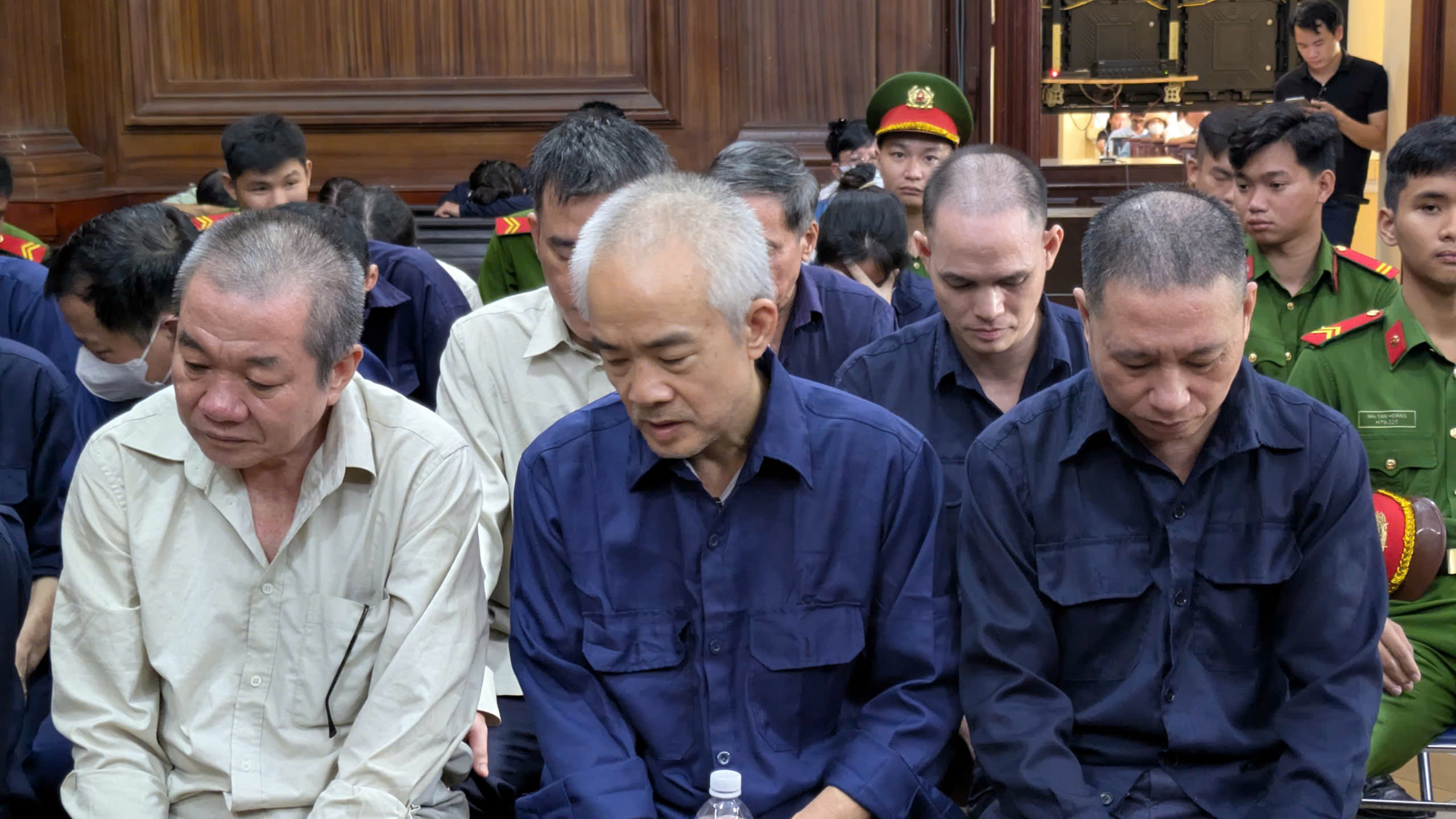 5 cựu giám đốc gây ra loạt sai phạm đào tạo lái xe ở TPHCM lãnh án - Ảnh 1.