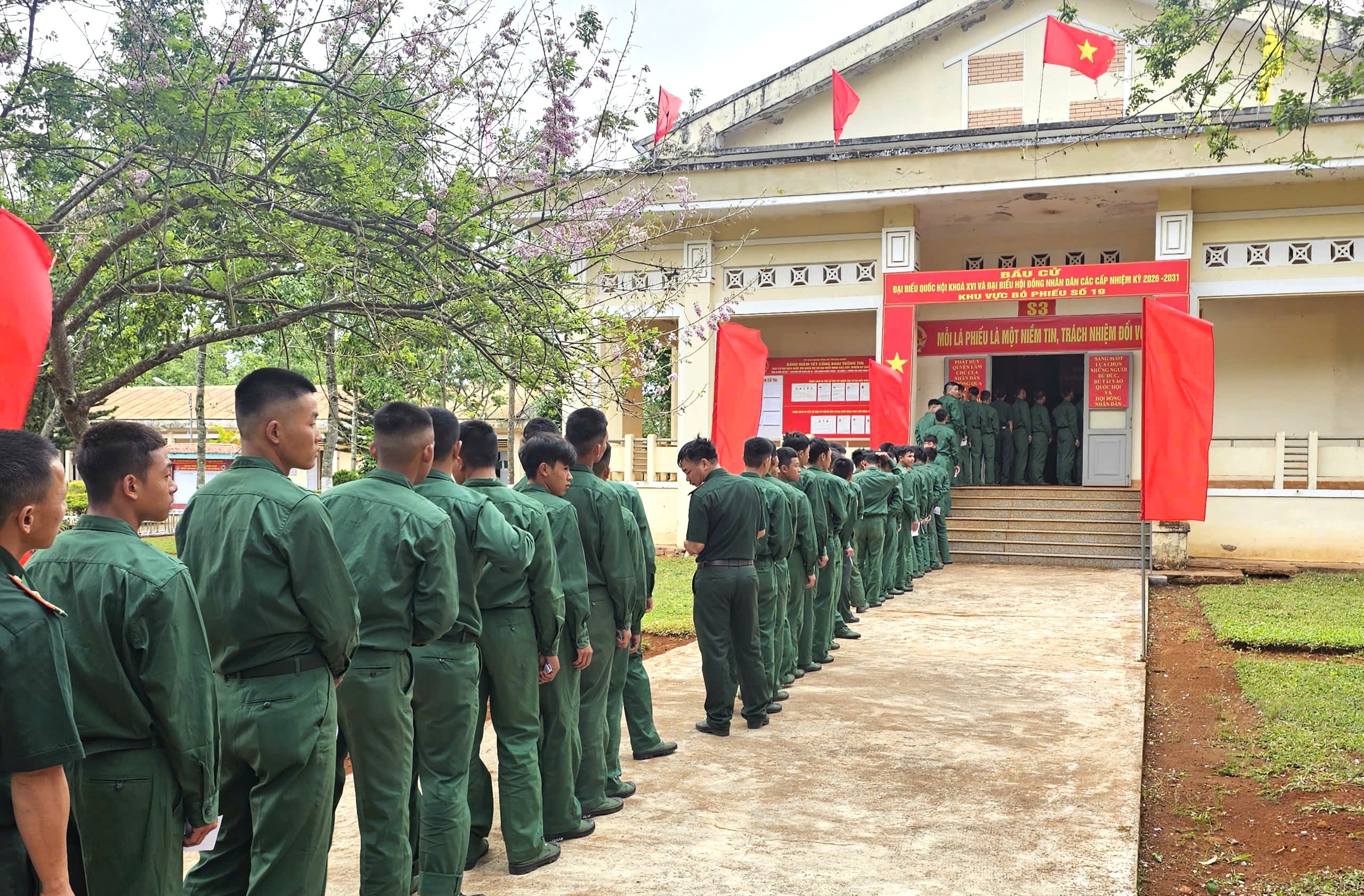 Bầu cử Quốc hội: Lâm Đồng 5 khu vực bỏ phiếu sớm hơn ngày bầu cử toàn quốc- Ảnh 1.