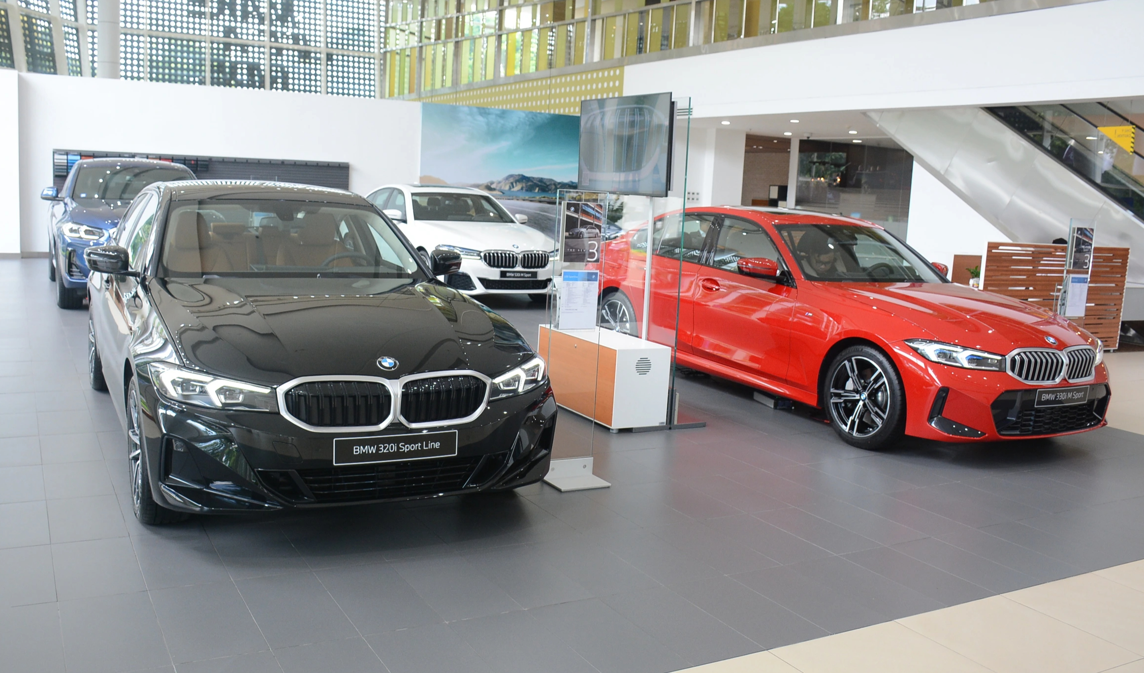 5 mẹo nhỏ giúp ô tô màu đen luôn sáng bóng, không bị trầy xước - Ảnh 1.