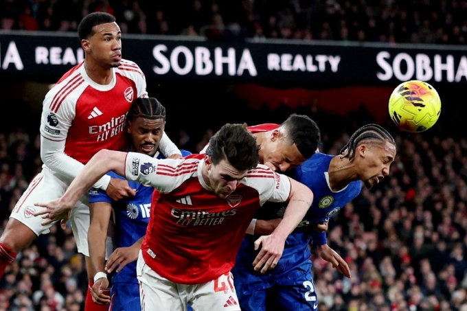 Một tình huống phạt góc trong trận Arsenal thắng Chelsea 2-1 ở vòng 28 Ngoại hạng Anh trên sân Emirates, thành phố London ngày 1/3/2026. Ảnh: Reuters
