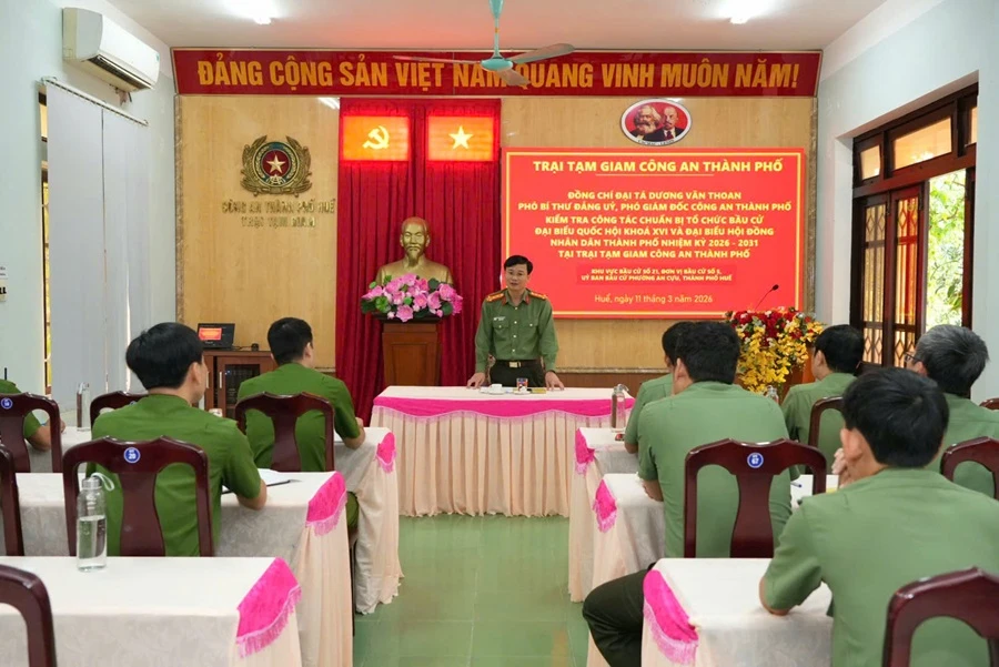 thung-phieu-di-dong-se-den-tung-buong-giam-tai-trai-tam-giam-tp-hue (2).jpg