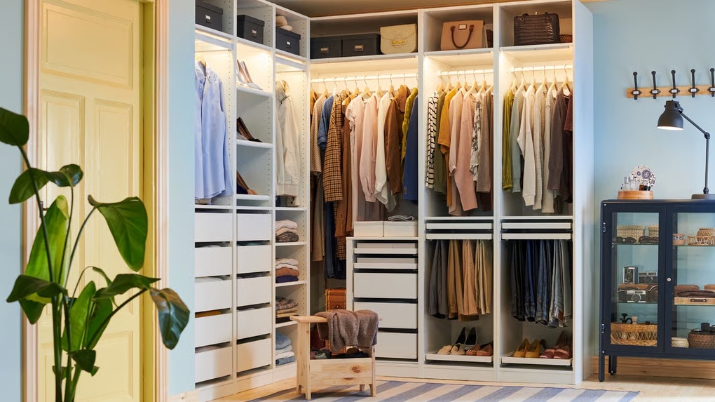 6 mẹo sắp xếp tủ đồ giúp bạn chấm dứt cảnh phải bới tung mỗi sáng - 1