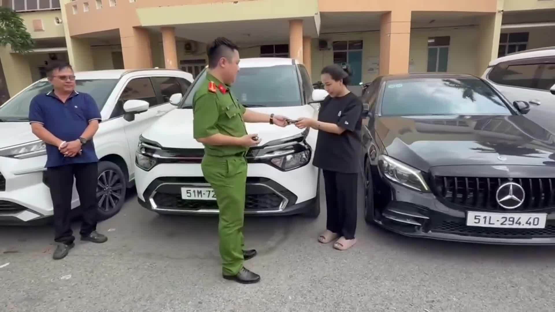 Thuê hàng loạt ô tô tự lái tại TP HCM mang đi cầm cố