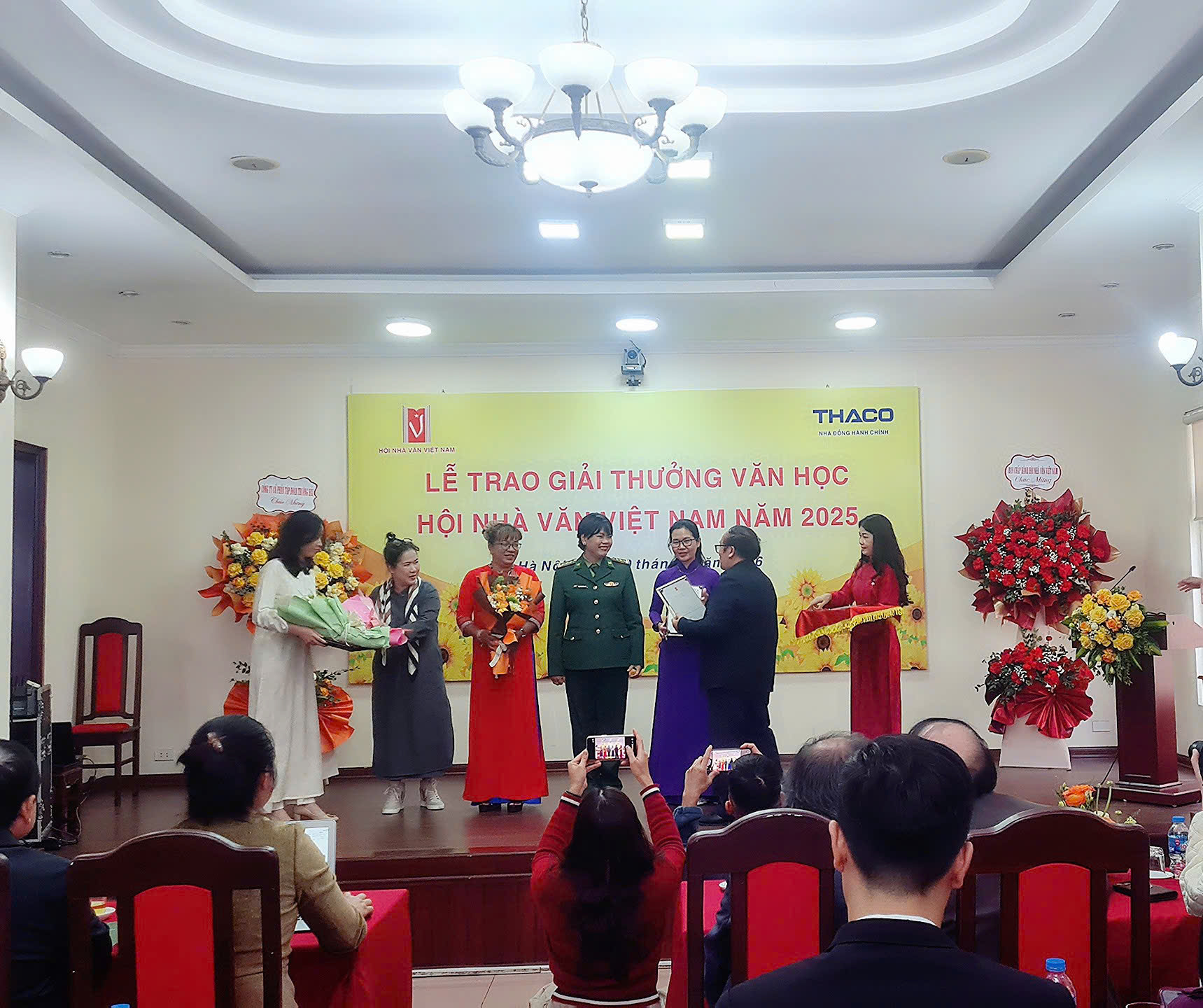 9 tác giả nhận hơn 200 triệu đồng Giải thưởng Văn học Hội Nhà văn 2025- Ảnh 1.