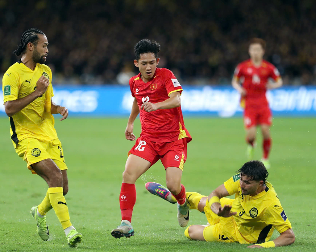 AFC sẽ giúp HLV Kim Sang-sik 'nhẹ đầu'- Ảnh 1.