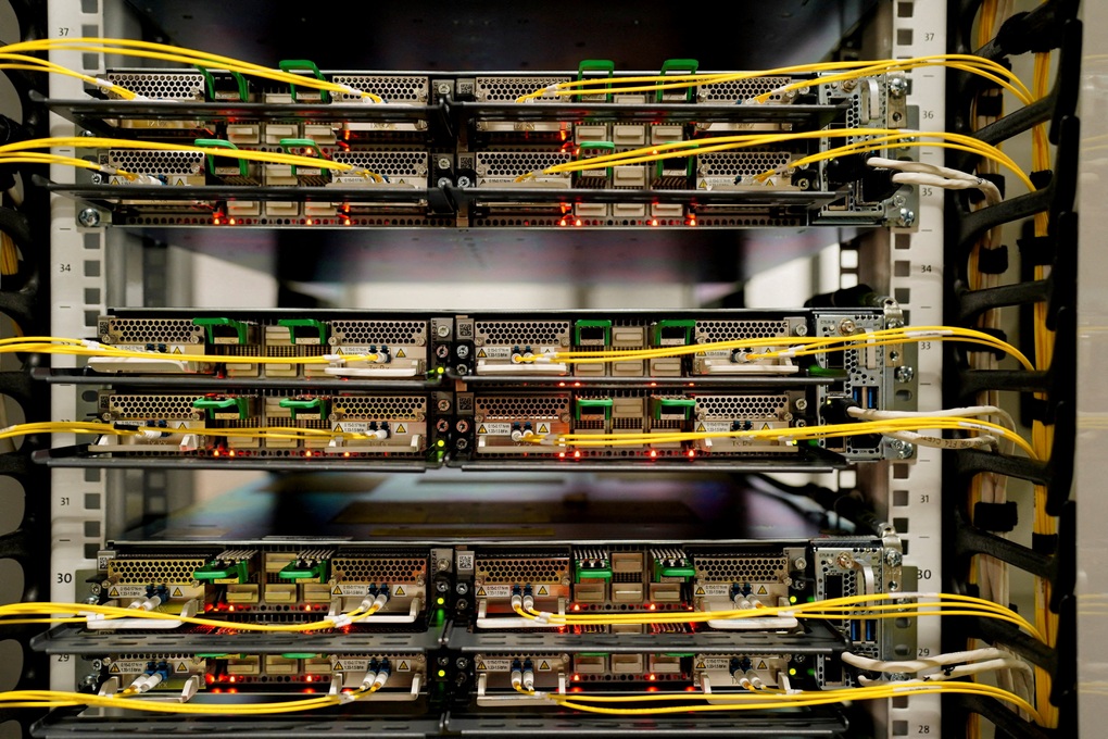 AI hạ nhiệt, 5 ông lớn công nghệ bị cuốn bay 200 tỷ USD - 2