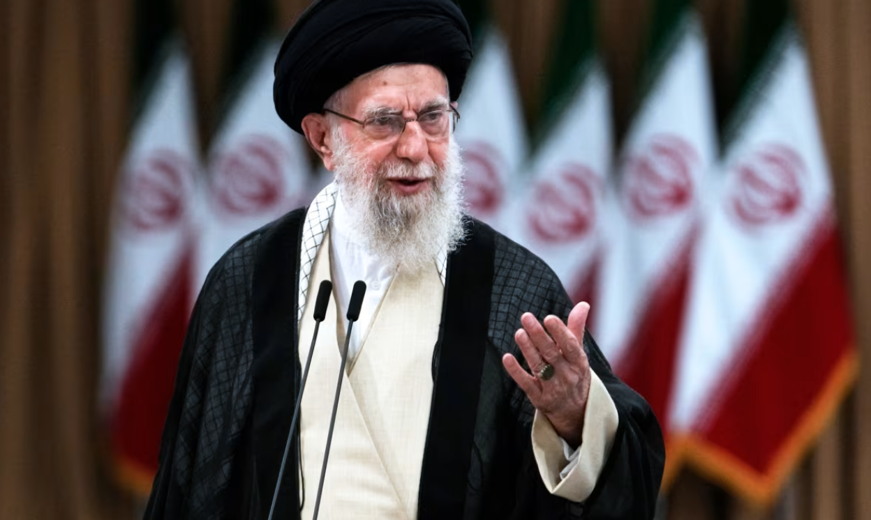 Khoảng trống quyền lực tại Iran: Ai đủ sức kế vị Đại giáo chủ Khamenei? - Ảnh 1.