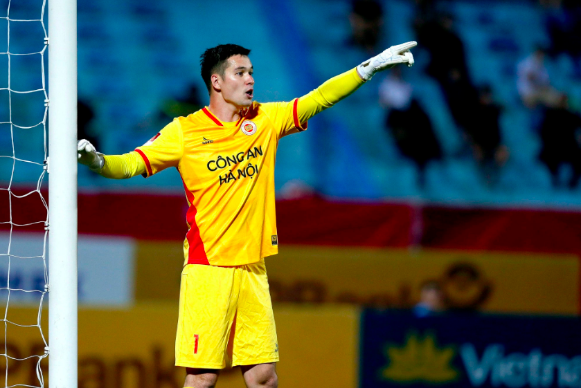 HLV Kim Sang-sik giải bài toán khó thủ môn đội tuyển Việt Nam: Ai tăng điểm, ai mất điểm?
- Ảnh 2.