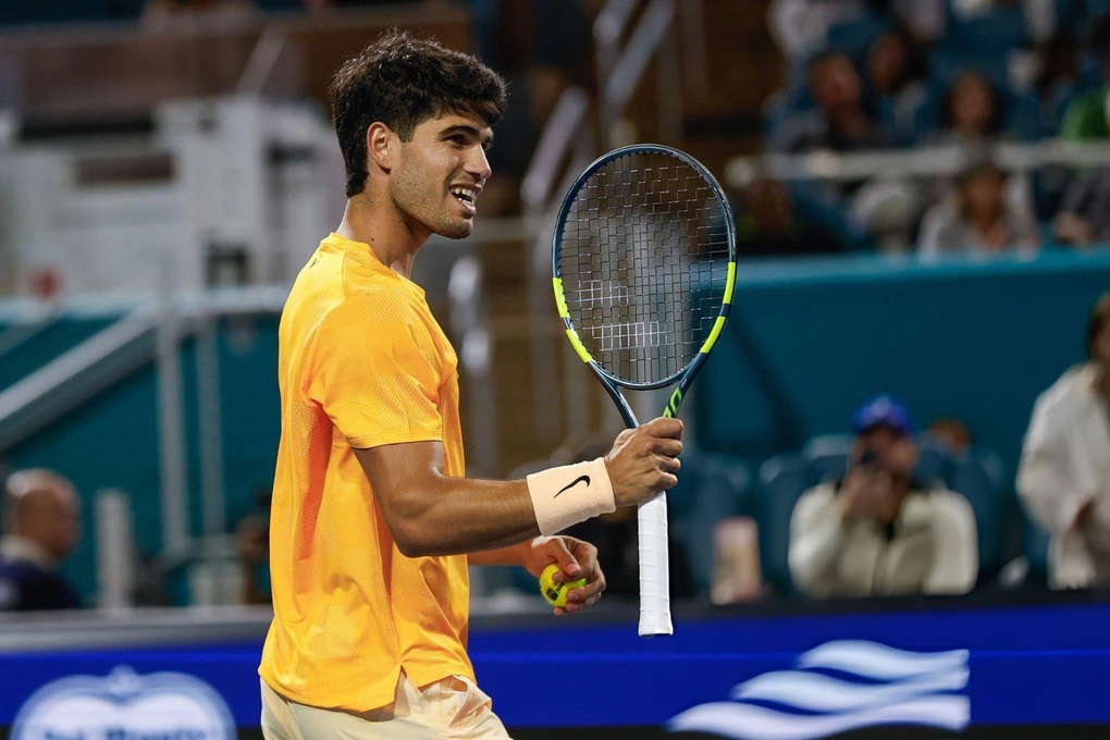 Alcaraz bản lĩnh vượt sức ép, khuất phục Fonseca tại Miami Open - 1