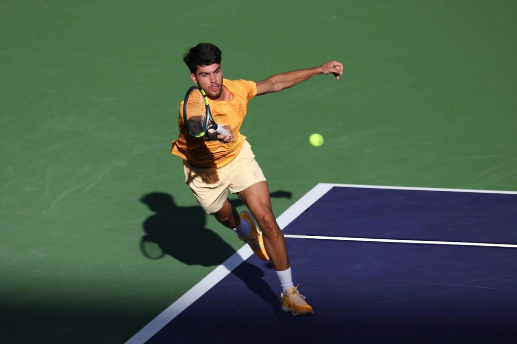 Alcaraz đứt mạch bất bại, Medvedev tranh ngôi vô địch với Sinner - 1