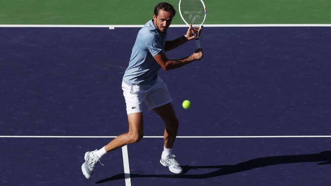 Medvedev trong trận bán kết Indian Wells Masters, trên sân Trung tâm ở Indian Wells Tennis Garden, California, Mỹ hôm 14/3. Ảnh: Reuters
