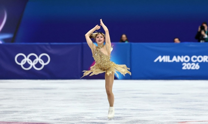 Alysa Liu thi trượt băng nghệ thuật đơn nữ ở Olympic mùa Đông trên sân băng Milano, Italy tối 19/2/2026. Ảnh: Reuters
