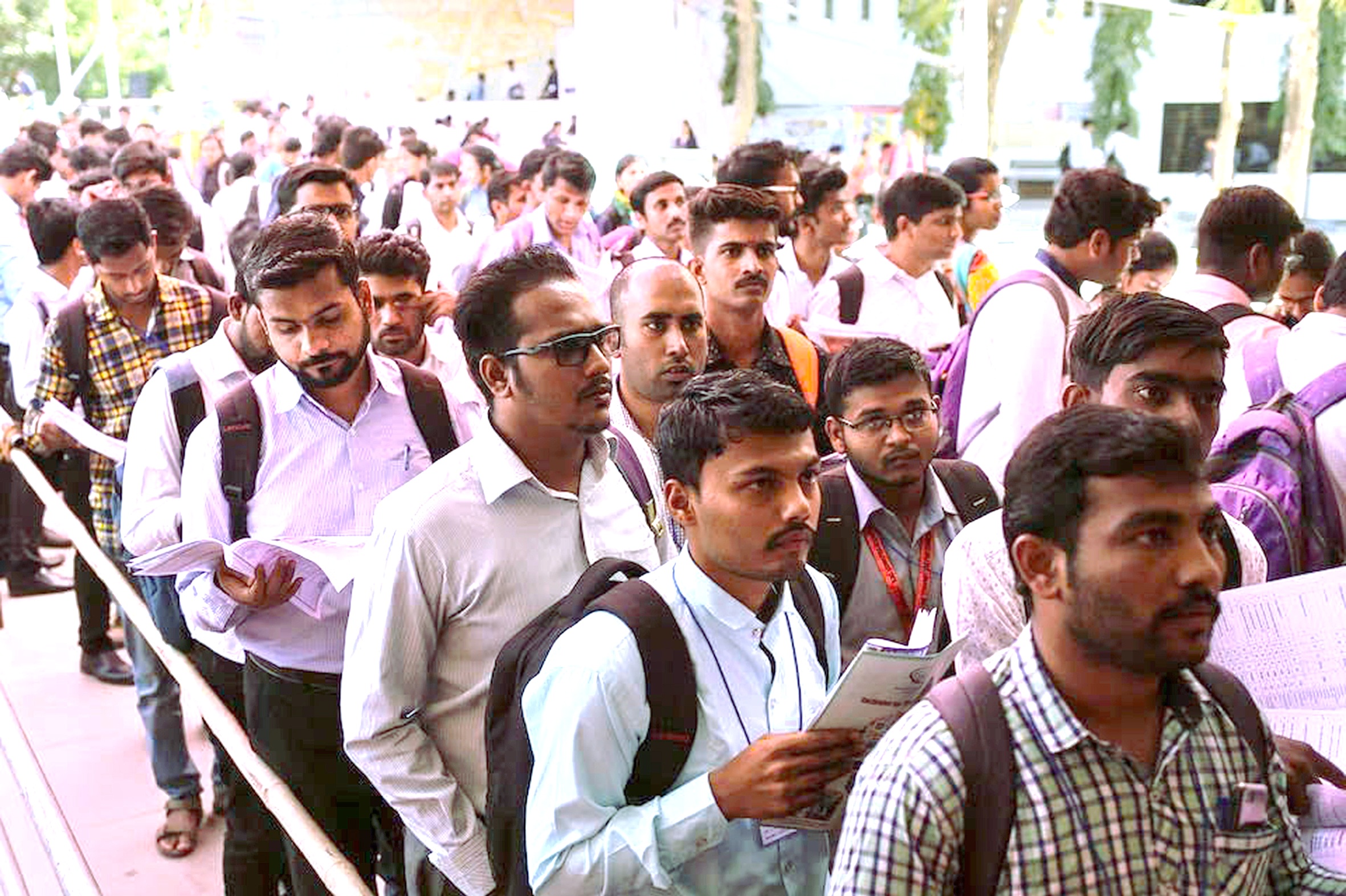 Ấn Độ đối mặt làn sóng cử nhân thất nghiệp 1 Ấn Độ đối mặt làn sóng cử nhân thất nghiệp - Ảnh 1.