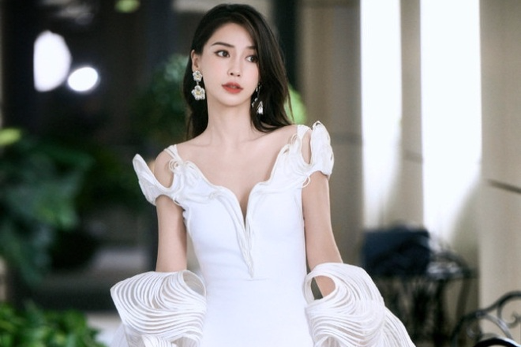 Angelababy lao dốc: Phải livestream bán hàng giá rẻ, không ai mời đóng phim - 1