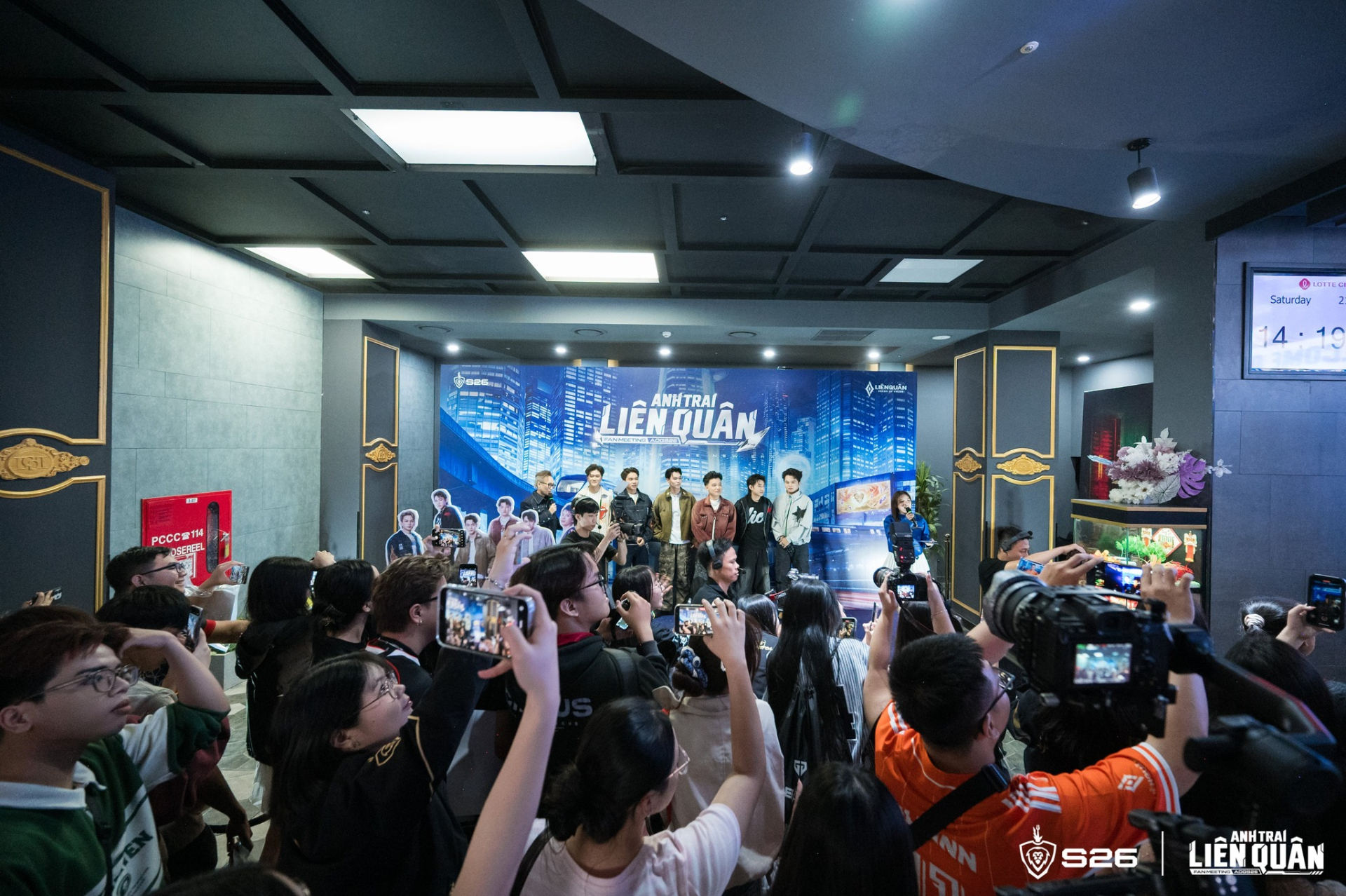 “Anh Trai Liên Quân” quậy tung fan meeting AOGS26: Triết - Karl visual căng đét, Lai Bâng - ADC hóa “tiếp viên trà chanh”- Ảnh 1.