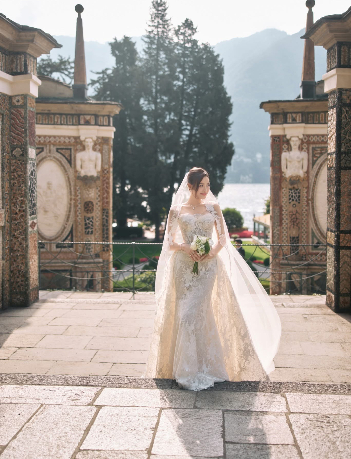 Ảnh cưới lần đầu được công bố của Hoa hậu Việt và thiếu gia tập đoàn nghìn tỷ- Ảnh 1.