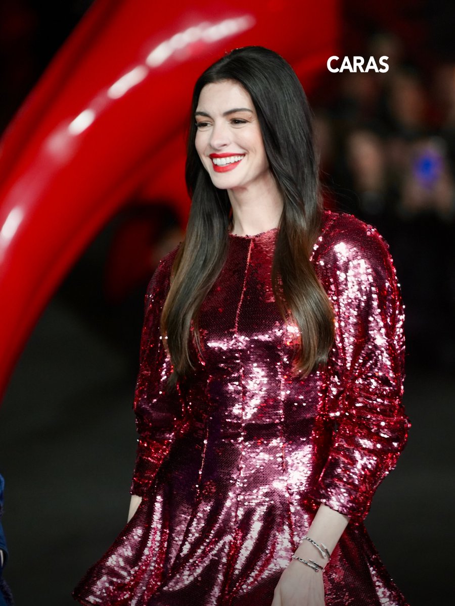 Anne Hathaway đang mặc cái gì vậy?- Ảnh 3.