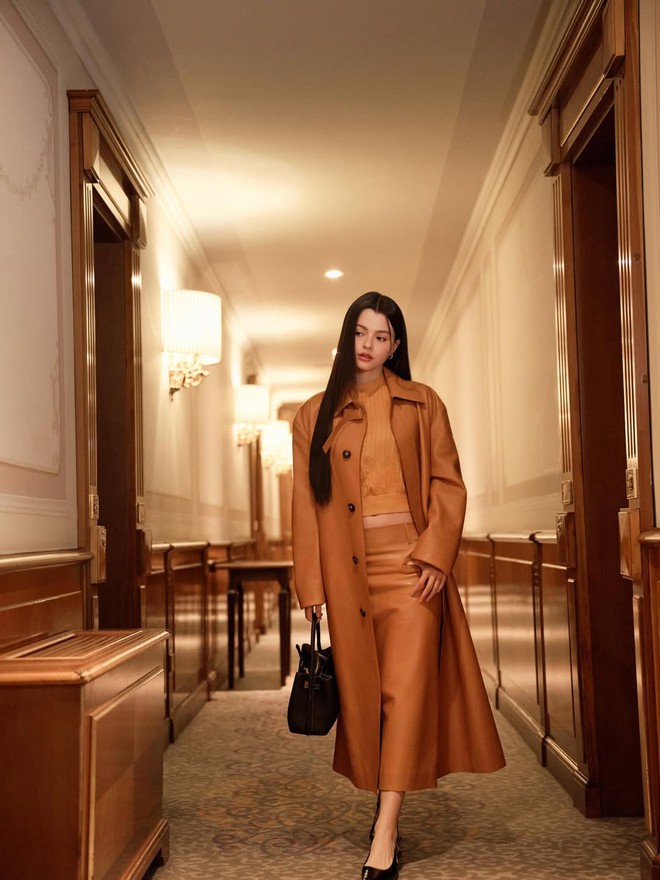 Áo khoác da và công thức phối màu cho phái đẹp- Ảnh 11. Áo khoác da và công thức phối màu cho phái đẹp- Ảnh 11.