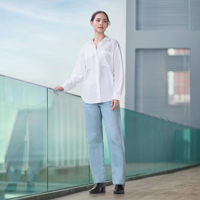 Áo sơ mi kết hợp quần denim tạo nên bản phối cuốn hút ngày đầu hè- Ảnh 1.