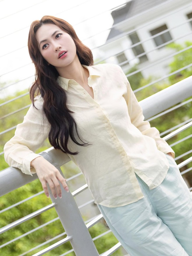 Áo sơ mi mỏng nhẹ cho ngày hè thanh lịch- Ảnh 1.