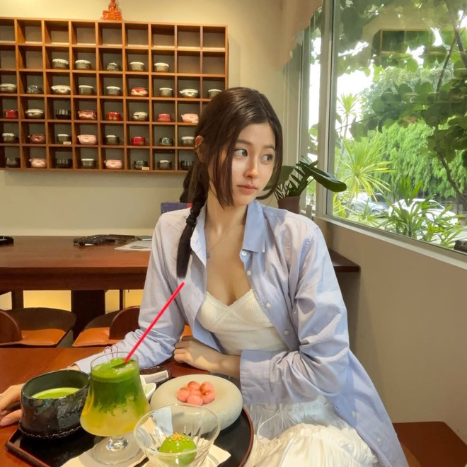 Áo sơ mi mỏng nhẹ cho ngày hè thanh lịch- Ảnh 4.