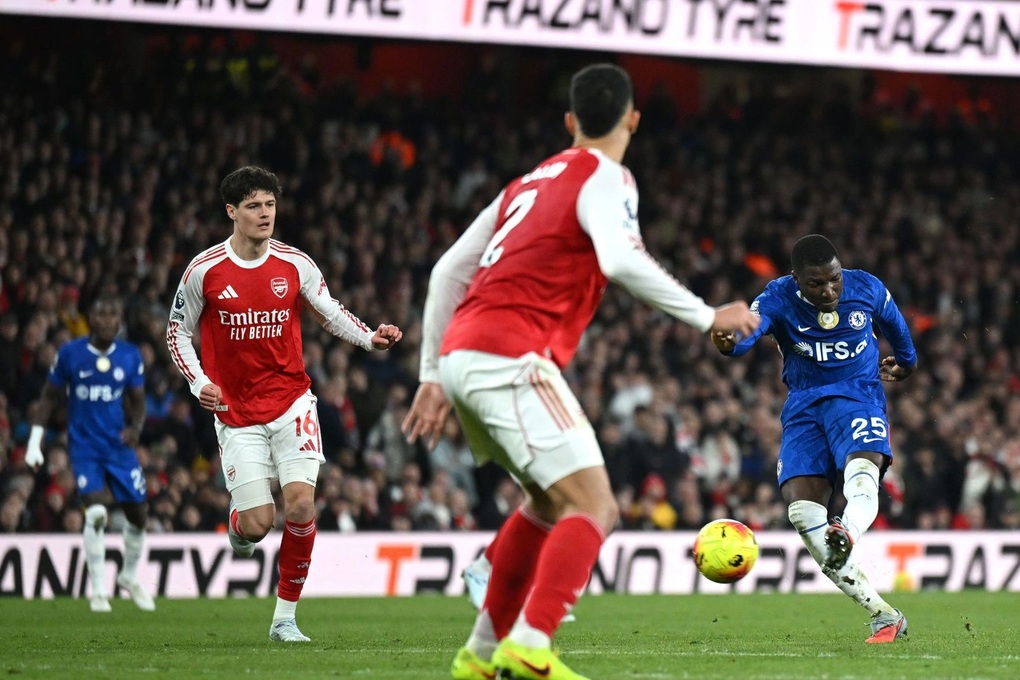 Arsenal hạ Chelsea 2-1, xây chắc ngôi đầu Ngoại hạng Anh - 1