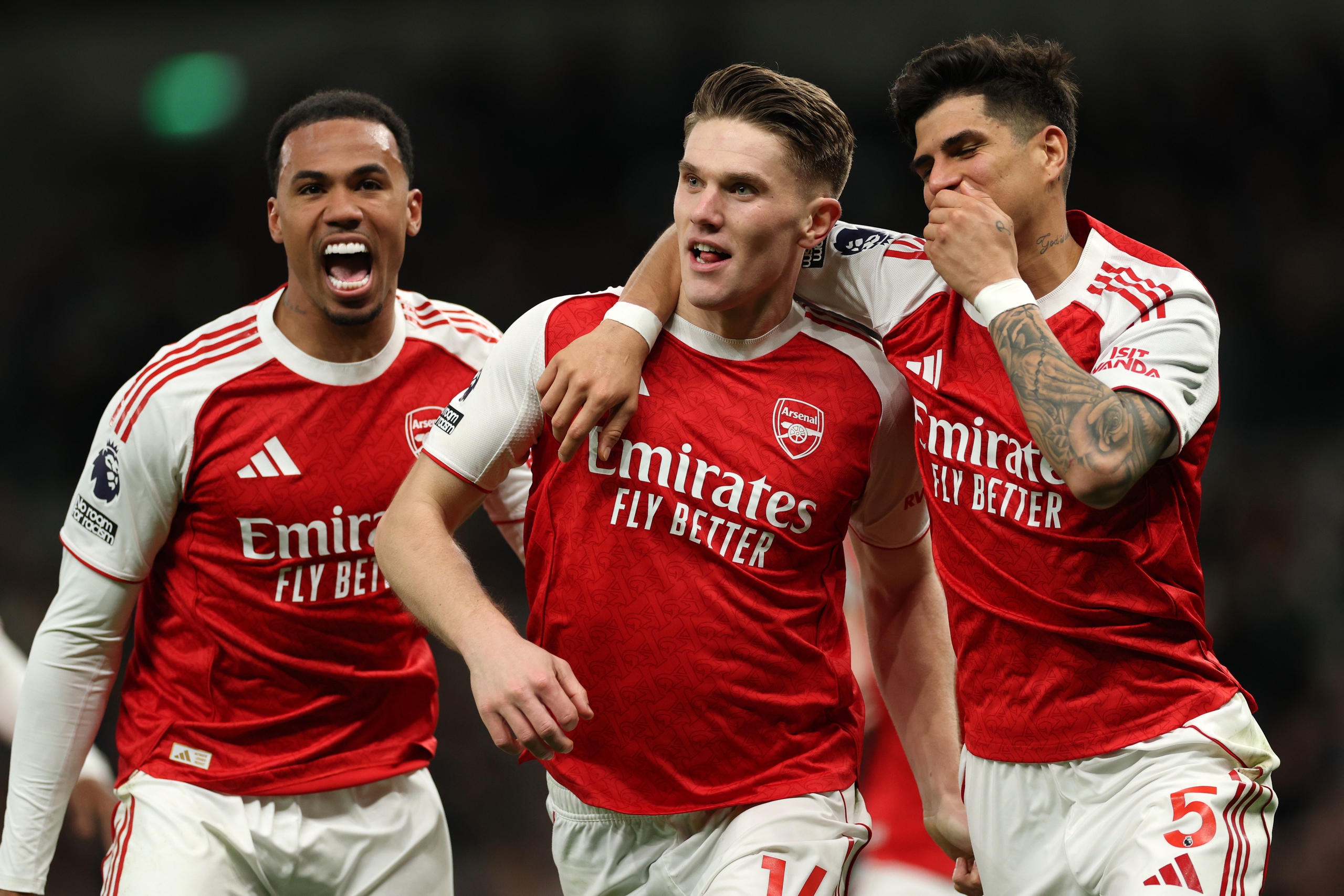 Arsenal hạ Chelsea, 3 bàn thắng đến từ phạt góc 1 Arsenal - Ảnh 1.