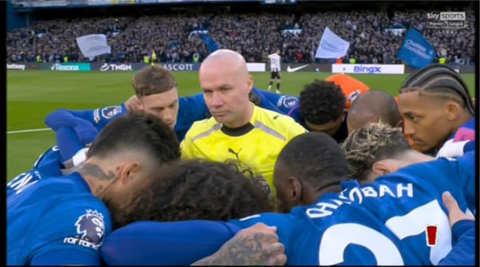 Arsenal thắng kịch tính Everton, Chelsea khiến trọng tài ‘sốc’ vì hành động dị và cái kết đắng- Ảnh 1. Arsenal thắng kịch tính Everton, Chelsea khiến trọng tài ‘sốc’ vì hành động dị và cái kết đắng- Ảnh 1.