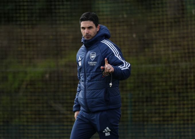 HLV Mikel Arteta trong buổi tập của Arsenal tại trung tâm huấn luyện Arsenal ở London Colney, Anh ngày 16/3/2026. Ảnh: Reuters