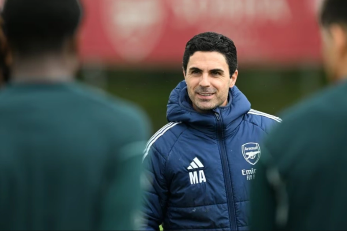 HLV Mikel Arteta trong buổi tập của Arsenal ngày 27/2. Ảnh: Arsenal FC