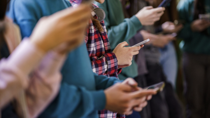 Từ hôm nay, người Australia sẽ phải chứng minh đủ tuổi để xem các nội dung nhạy cảm. Ảnh: 9News