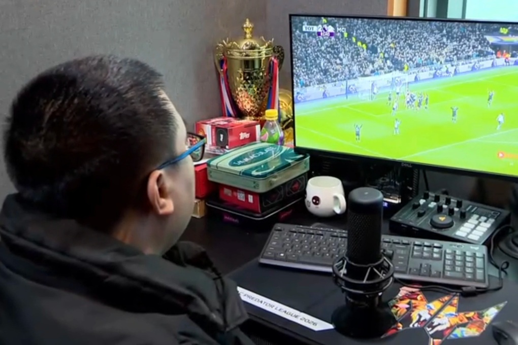 BLV Anh Thỏ Xôi Lạc TV: Thù lao 300.000 đồng/trận, 1 tháng làm 25-30 trận - 1