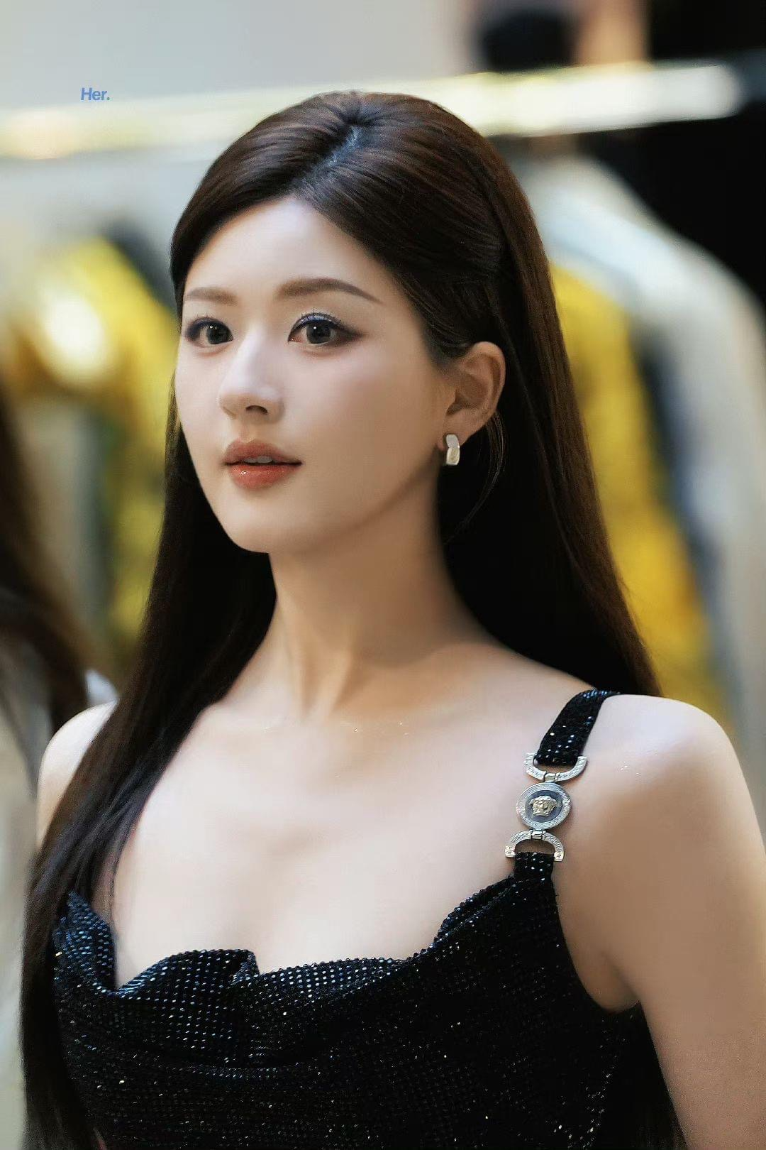 Ba hoang sold out Trieu Lo Tu khien 14 ty