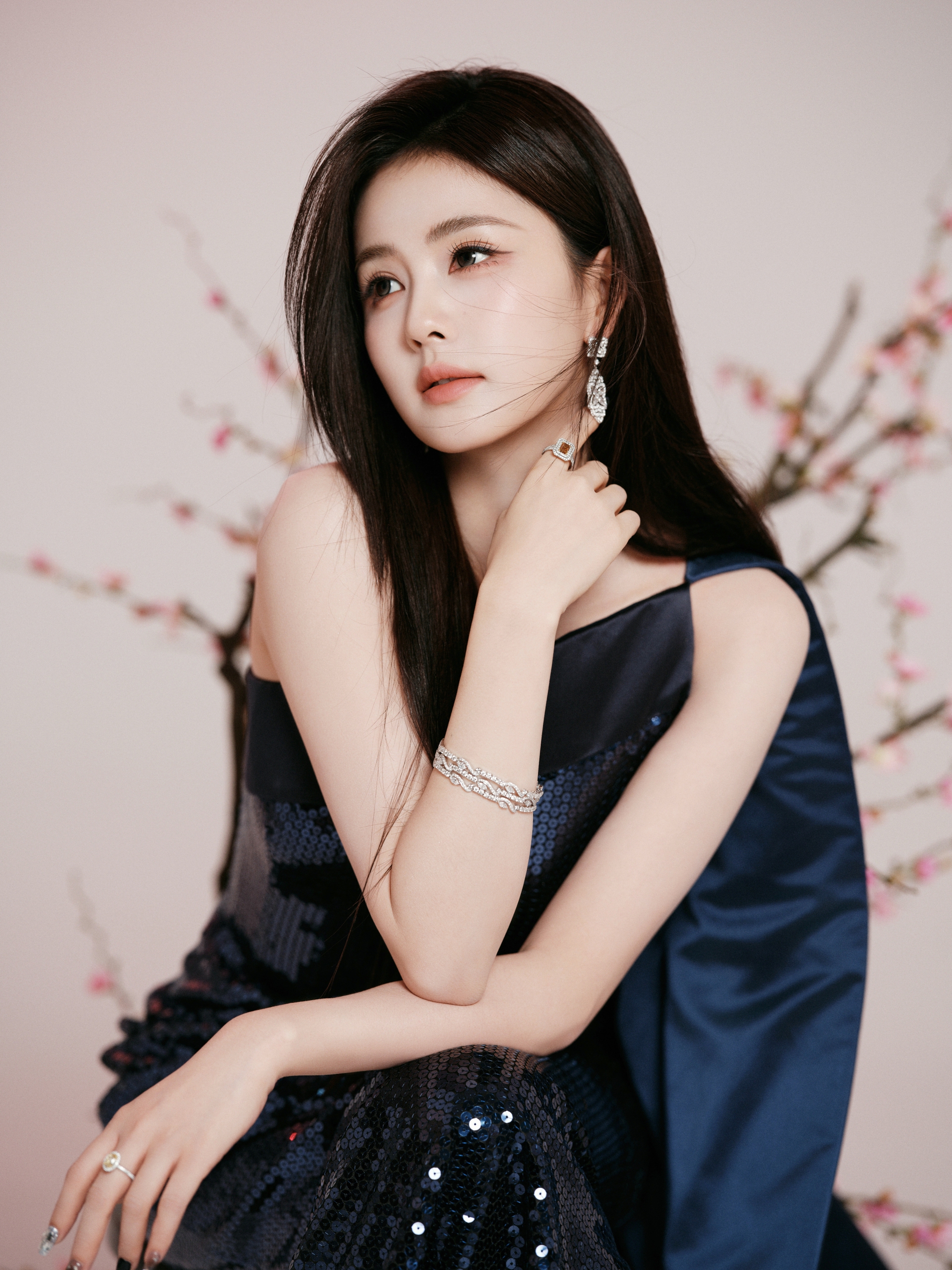 Visual này chấm điểm 9 chẳng ai dám nhận điểm 10, một cái nhíu mày cũng đủ làm lòng người bấn loạn- Ảnh 1. Visual này chấm điểm 9 chẳng ai dám nhận điểm 10, một cái nhíu mày cũng đủ làm lòng người bấn loạn- Ảnh 1.