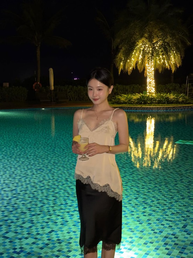 "Bạch nguyệt quang" sống ở Paris gây sốt vì mặc đẹp, đứng cạnh gái Tây không hề lép vế 1 Bach nguyet quang song o Paris gay sot vi mac