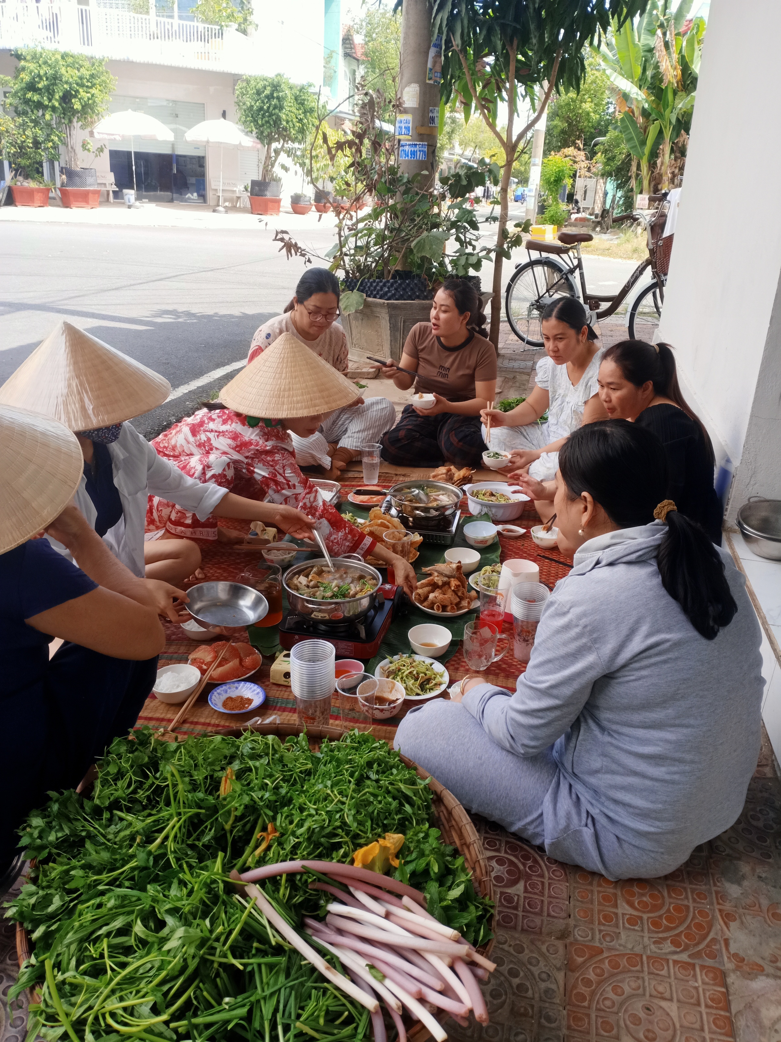 'Bán anh em xa, mua láng giềng gần', ông bà xưa nói chớ có sai 1 'Bán anh em xa, mua láng giềng gần', ông bà xưa nói chớ có sai - Ảnh 1.