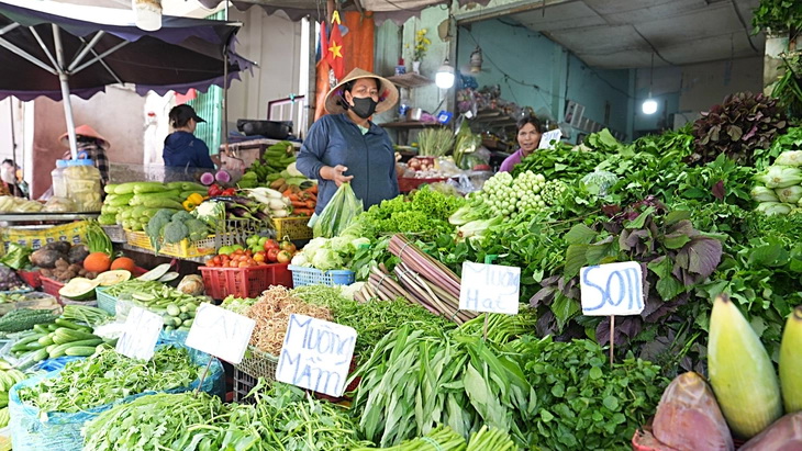 Bán tô phở, chai nước suối có phải xuất hóa đơn bán lẻ? 1 Bán tô phở, chai nước suối có phải xuất hóa đơn bán lẻ? - Ảnh 1.