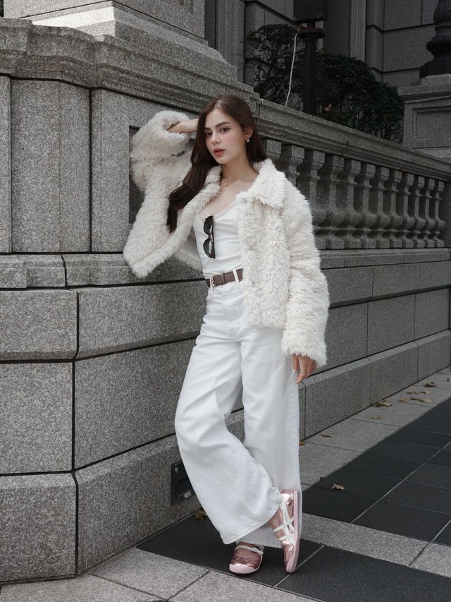 Bảng màu thời trang mùa xuân được làm dịu nhờ quần trắng tinh khôi- Ảnh 6. Bảng màu thời trang mùa xuân được làm dịu nhờ quần trắng tinh khôi- Ảnh 6.