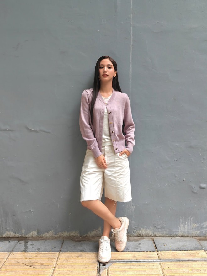 Bảng màu thời trang mùa xuân được làm dịu nhờ quần trắng tinh khôi- Ảnh 1. Bảng màu thời trang mùa xuân được làm dịu nhờ quần trắng tinh khôi- Ảnh 1.