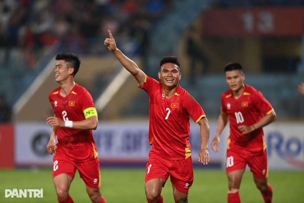 Báo Hàn Quốc ca ngợi chiến thắng đậm của tuyển Việt Nam trước Bangladesh - 1