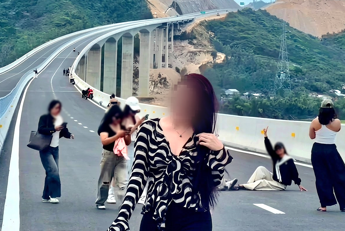 Bất chấp nguy hiểm, nhiều người đến cây cầu dài nhất tuyến cao tốc Quy Nhơn - Chí Thạnh để 'sống ảo' - Ảnh 1.