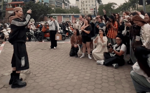 Bắt gặp nam thần Học viện Cảnh sát, làm 1 hành động gây chú ý giữa ngã tư- Ảnh 1.