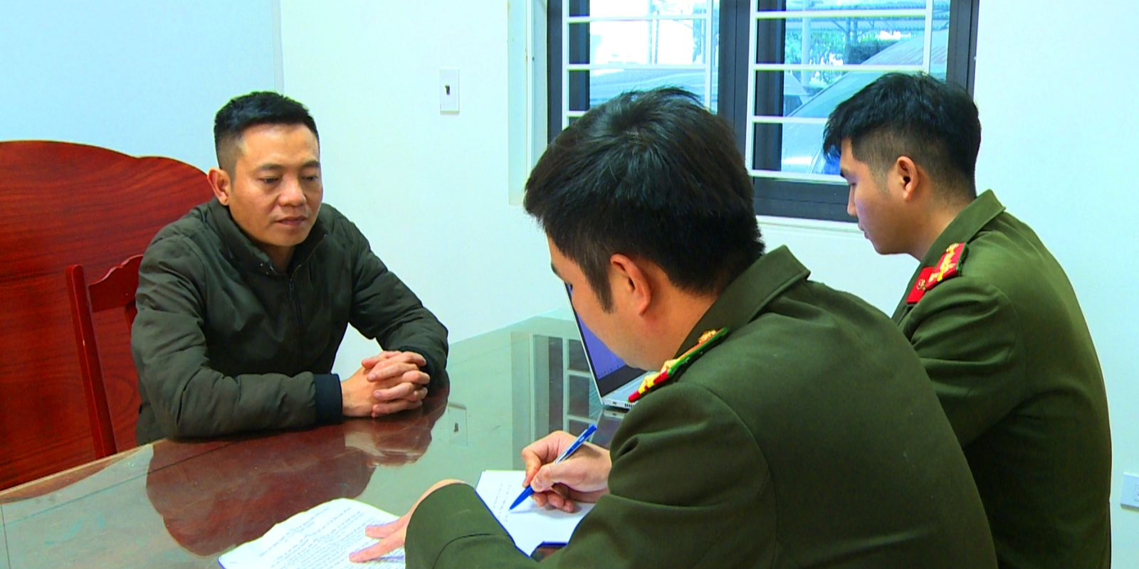 Khởi tố người làm bài thuốc 'Thảo dược đắp xương khớp Hoàng Minh Đường' - Ảnh 1.