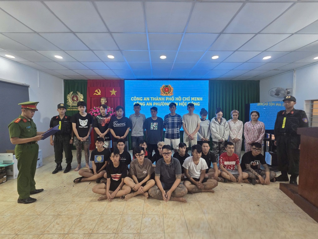 Bắt giữ 23 thanh niên gây rối tại quán cà phê ở TPHCM - 1